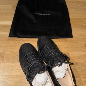 Giuseppe Zanotti - Giuseppe Zanotti säljes i nyskick. Använda 1-2ggr.