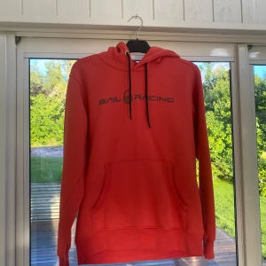 Sail racing Hoodie  - Säljer en Sail racing Hoodie som är helt oanvänd. Storlek medium.  / Ha det gott