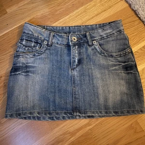 Jeanskjol - Jättefin jeanskjol som jag köpte för ca ett år sen men använd fåtal gånger ❤️