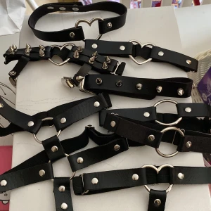 Thigh garters  - Helt nya och oanvända, säljer för att det inte är min stil längre, de går att justera till vald storlek!! 