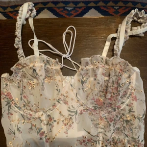 Korsett top - Supersöt men passar tyvärr inte mig