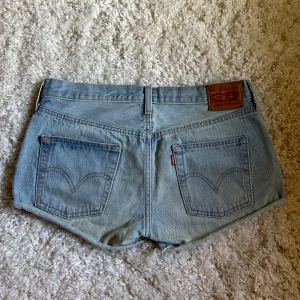 Levi’s shorts W27 - Levis shorts i storlek W27. 🩵🩵🩵