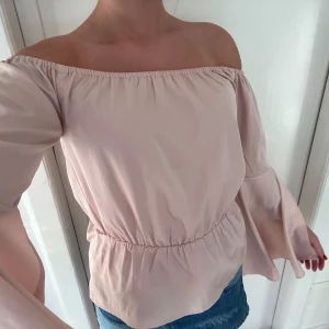 Rosa härlig blus - Så fin blus med härliga armar.
