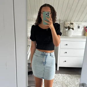 Jeanskjol - Jeanskjol från Gina Tricot i storlek S, fint skick