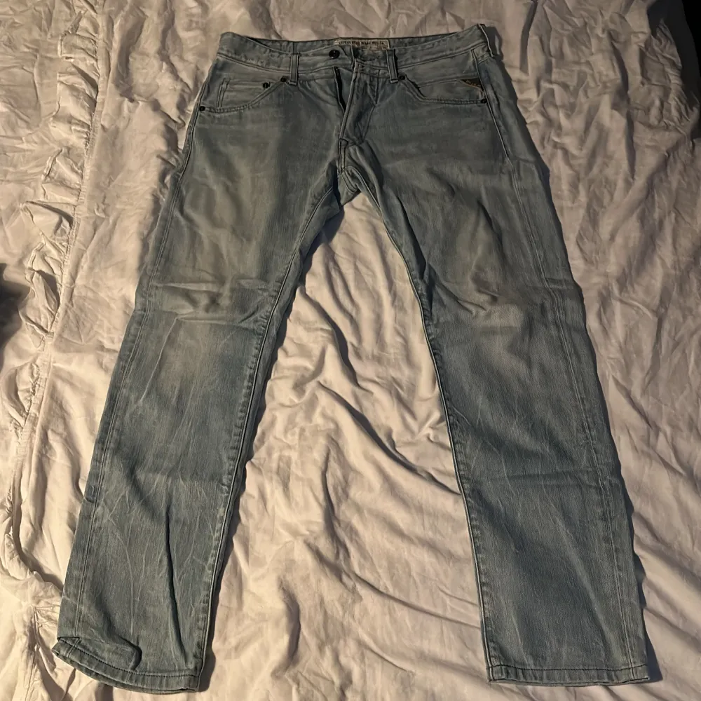 Säljer nu mina replay jeans då de ej används längre. Storlek 33/34.. Jeans & Byxor.