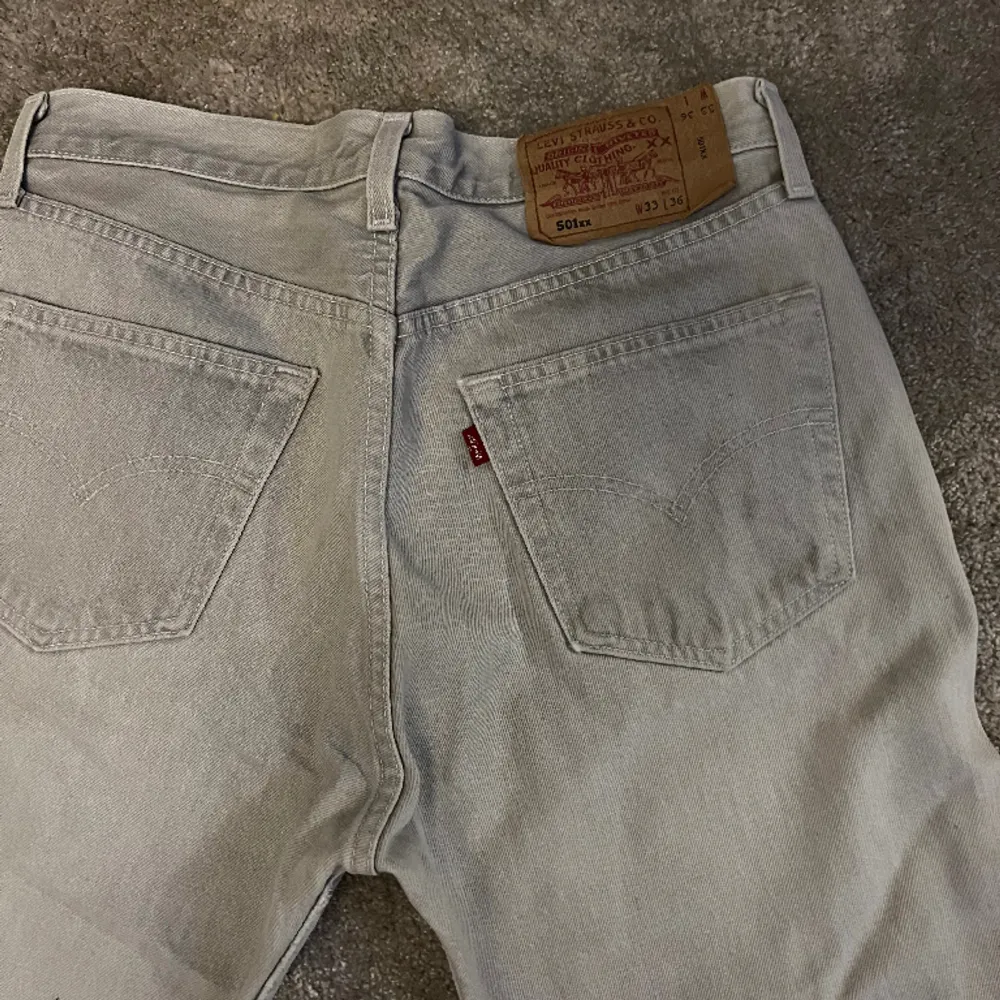 Levis 501 vintage jeans Ljusgrå färg Storlek 33/36. Jeans & Byxor.