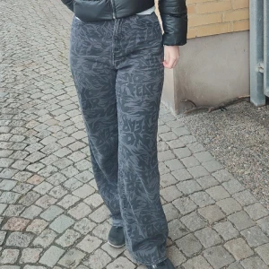 Jeans  - Jeans mönstrade. 