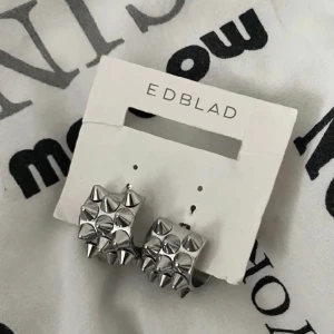 Edblad örhängen  - Tryck på köp nu!