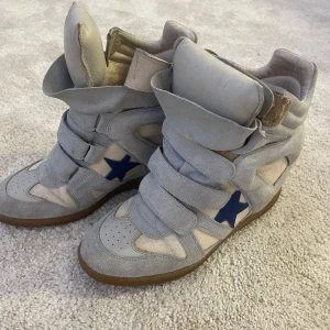 Isabel Marant  - Super fina Isabel Marant skor köpte från Vestiaire för 2000, säljer nu för 1500. Har använt de 1 gång men ägaren innan har använt några fler gånger. Rätt bra skick. 