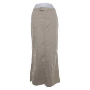 Beige maxikjol från Esprit - Supersnygg köpt på sellpy! Denna precis som den andra är lite liten i midjan på mig tyvärr! (Bilder tagna från sellpy men fixar egna om det önskas)