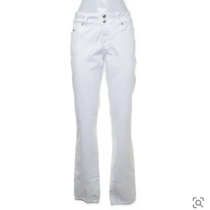 LTB jeans - Säljer dessa byxor pga de är för stora för mig, det är skit snygga o lågmidjade!!!  
