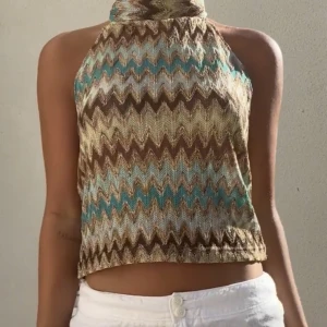 Missoni liknande topp - Så fin missoni liknande topp som man knyter i nacken ❤️perfekt till fest och nyår! helt oanvänd. Köp direkt för 400