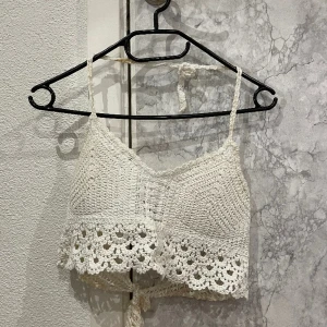 Topp från SHEIN  - Fin sommartopp från SHEIN, vet inte riktigt vilken storlek det är men den passar mig som brukar ha xs-s i storlek