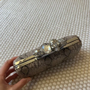 Clutch från Gina Tricot  - Clutch från Gina Tricot   Oanvänd 