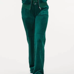 Juicy Couture - Lånade bilder! Alla plagg är i bra skick då dem inte kom till användning så mycket. Alla är i strl XS (endast tröjan på sista bilden)  Skicka privat för egna bilder🫶🏻 Styck pris men vid köp av ALLA kan pris diskuteras.🤍