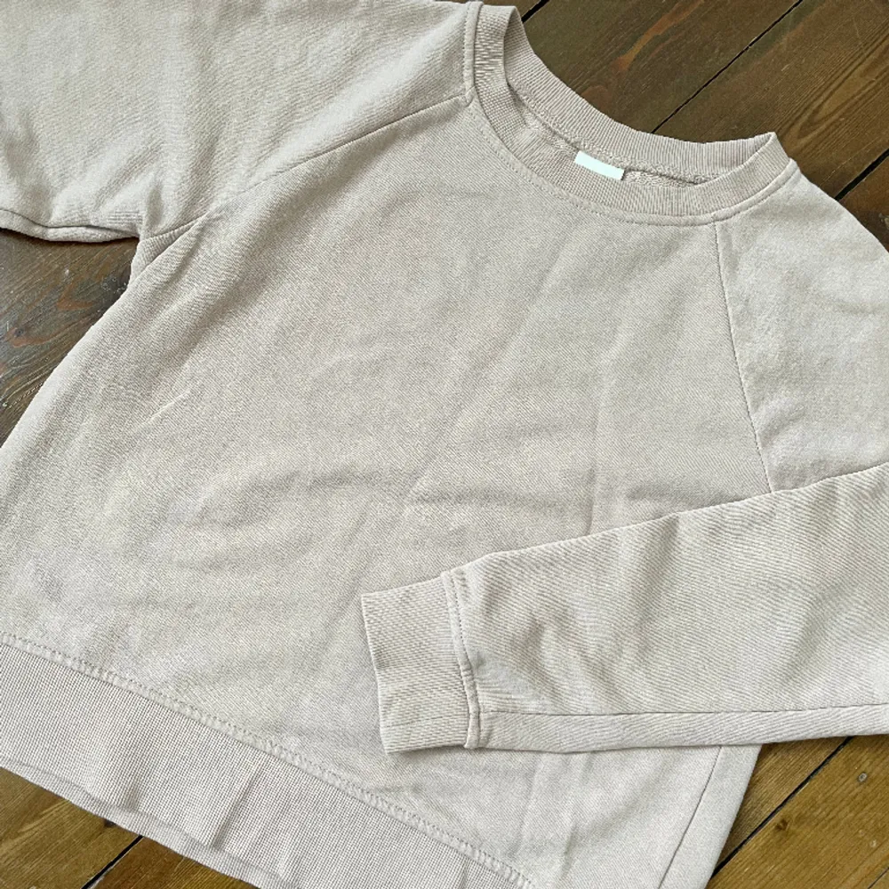 Fin sweatshirt från H&M. . Tröjor & Koftor.