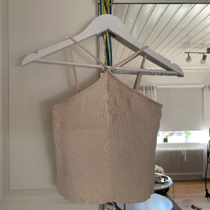 Topp - Topp från bikbok, storlek xs. Skriv för fler bilder🥰