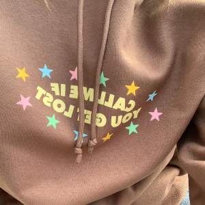 intressekoll på min fina cmiygl hoodie från tyler konserten 2022! i jättefint skick och nypris 900kr🫶