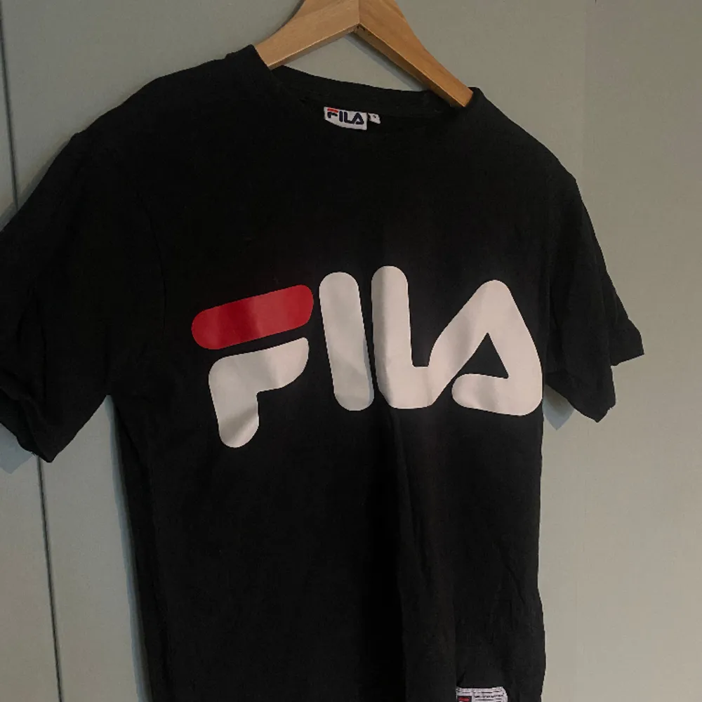 T-shirt från FILA i nyskick. . T-shirts.