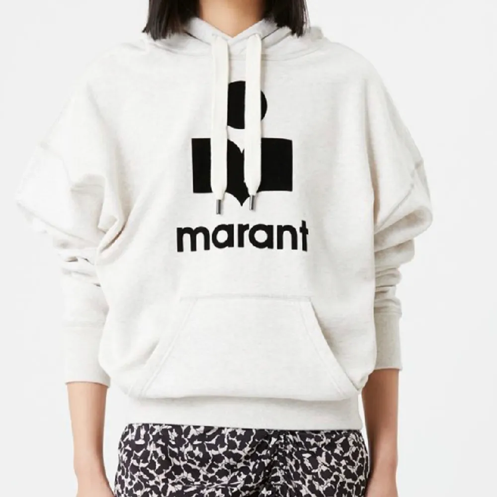 Säljer min kära Isabel Marant hoodie då jag inte använder den längre! Finns lite slitage, men annars i bra skick! Kan skick fler bilder vid förfrågan. Nypris: 3700kr. . Hoodies.