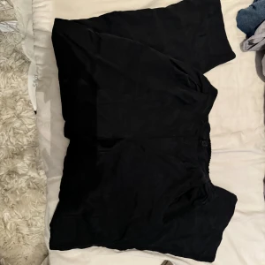 Djerf avenue byxor - Djerf avenue kostym byxor super fina och jätte skönt material 