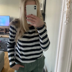 Randig tröja  - Långärmad randig tröja 