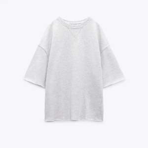Säljer denna sjukt snygga tröjan från Zara, endast använd några få gånger!🤍