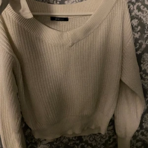 Stickad tröja - Säljer denna mysiga stickade tröja ifrån gina. Har använt den fåtal gånger🥰