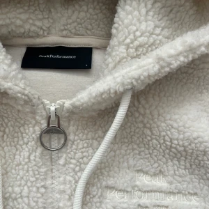 Peak performance  - Söt jacka som är använd nån gång🩵