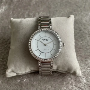 Klocka  - Klocka i silver, helt ny aldrig använd☁️Frakt tillkommer📦