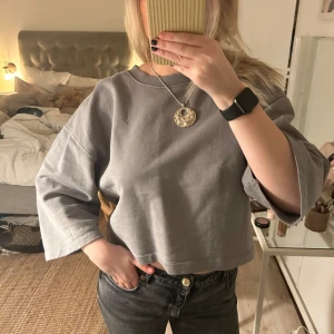 Snygg sweatshirt  - Snygg kort sweatshirt! Från zara