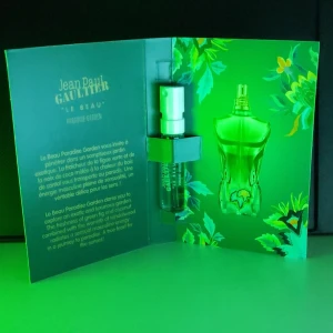Jpg Le beau Paradise garden sample - 1.5ml för 35kr. Lägg prisförslag på 35kr. Aldrig sprayad