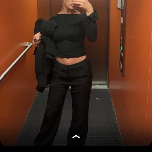 Kostymbyxa  - Kostymbyxa från Madlady. Strilen xs regular längd. Sytt upp dom då de va för långa. Är 163 och är perfekt i längd 