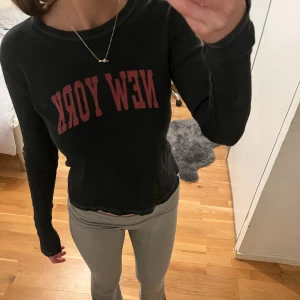 Brandy melville tröja - Jättecool långärmad tröja från brandy melville, endast använd fåtal gånger. Säljer då den inte kommer till användning 💓