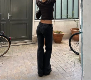 Alobha jeans - säljer dessa superfina jeans från Alobha i storlek S regular, använda ett fåtal gånger så de är som nya! skriv privat för egna bilder/frågor💕