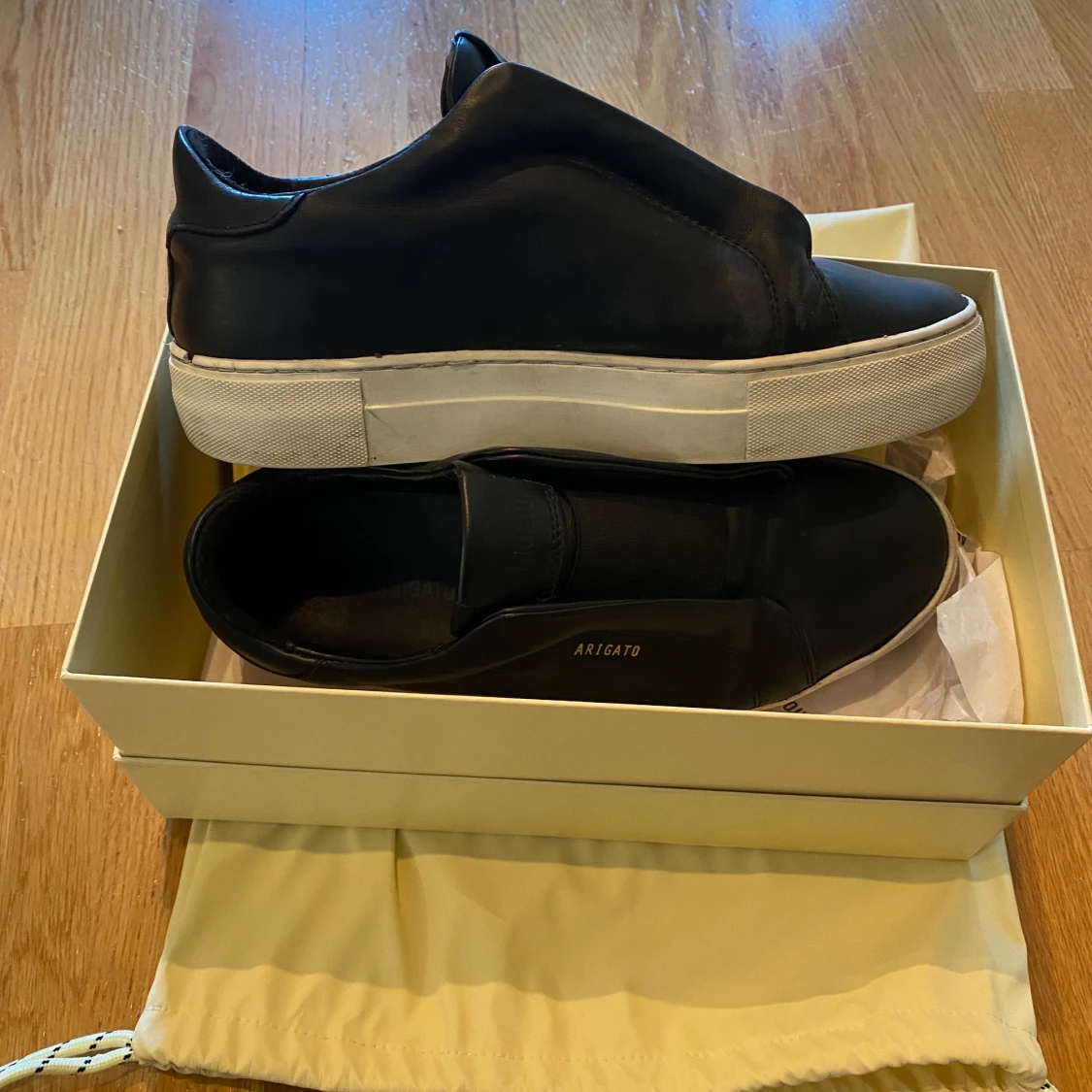 Axel Arigato skor