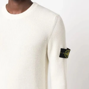 Stone Island stickad tröja  - Stickad tröja från Stone Island i fint skick, storlek L. 100% ull.     Nypris 4500kr. 