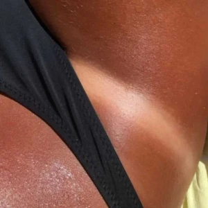 Carrot sun - Carrot sun som ger en MAXIMAL solbränna! Har råkat köpa hem två st. Jag har använt den två gånger, alltså finns det mycket kvar i den! En mycket dryg kräm som räcker till många solningar. Kan användas både i solarium och naturlig sol.