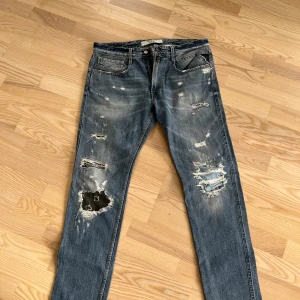 Replay jeans  - Säljer dom eftersom de inte används längre . Storlek 36 i midjan och 34 i längden. 