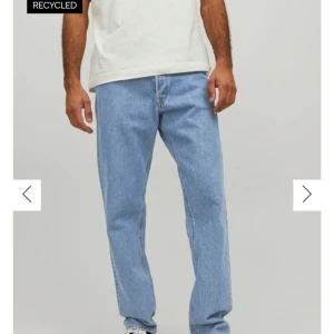 Jeans  - Ljusa jeans från Jack and Jones i bra skick. 30/34. Loose fit, Chris.