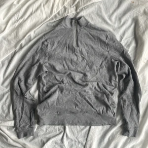 Turtle Neck Sweatshirt - Bra skick, (använd väldigt få gånger). Köpt från Asos. Storlek M. 150 + frakt