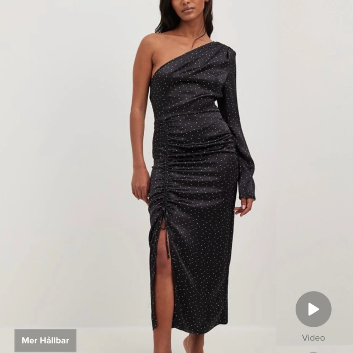 Två likadana klänningar från NA-KD - 92