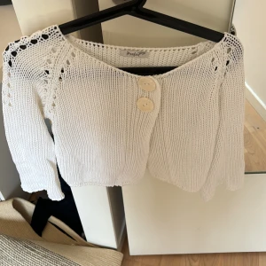 Trekvarts kofta  - Säljer denna trekvarts kofta som är i ett bra skick