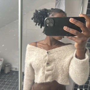 Söt - Denna koftan är så söt passa på köp först