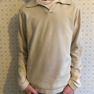 Långärmad piké - Tja säker denna nästan oanvända tröjan i mycket bra skick då den bara är testad en eller två gånger. Storlek S Ny pris 449kr mitt pris 249kr. Hör av eig om du har någon fråga mvh Levi