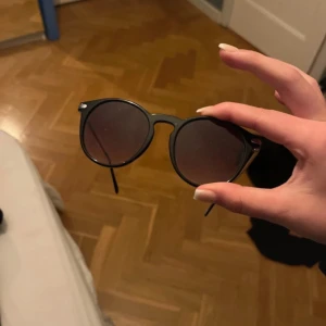 Solglasögon  - As snygga till sommaren, nästan inte använda💗