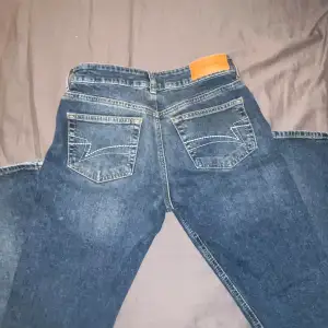 Hejsan! Säljer dessa as snygga jeans från junkyard då dem tyvärr är lite för små för mig💕