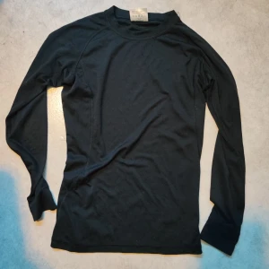 Underställströja - Bra skick, storlek 36  100% Polyester