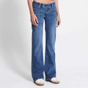 Lågmidjade jeans från lager 157 i modellen ”Paris”. Helt oanvända. Original pris - 400kr. 