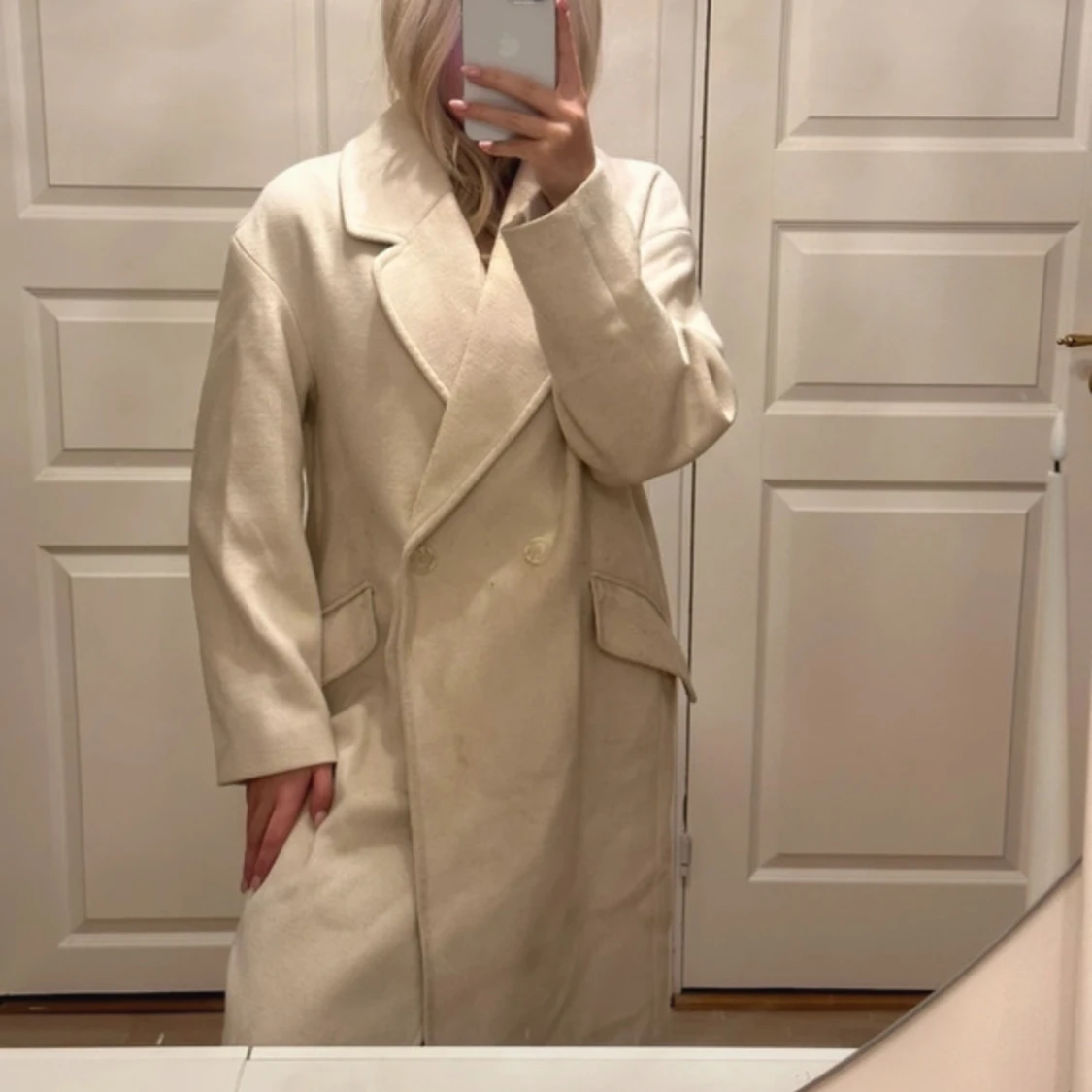 Créme färgad kappa